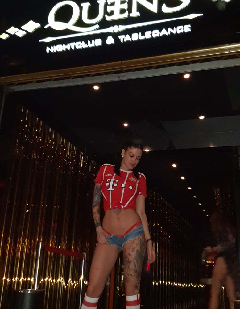 Dreier, paare, pärchen in stripclub in München